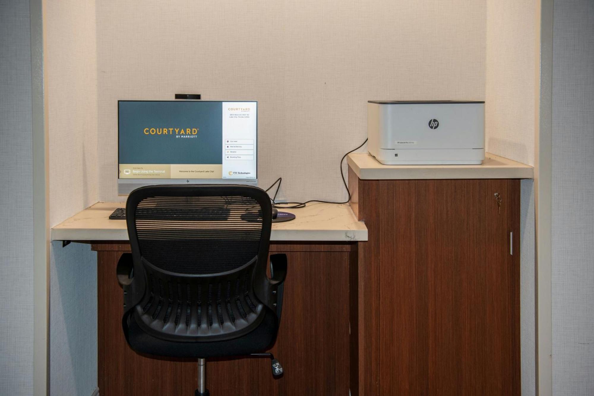 Courtyard By Marriott Lake City Esterno foto